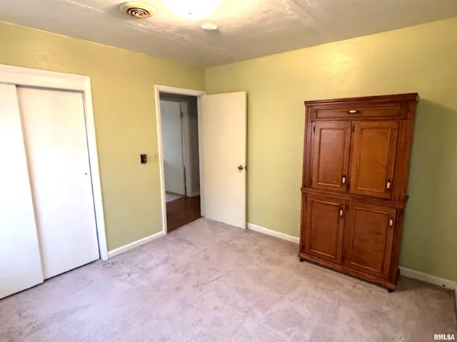 $169,000 | 2633 South Broadway, Salem, IL 62881