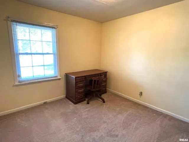 $169,000 | 2633 South Broadway, Salem, IL 62881