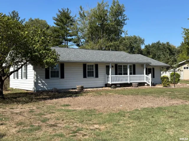 $169,000 | 2633 South Broadway, Salem, IL 62881