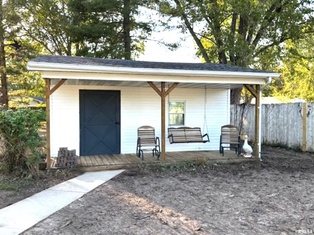 $169,000 | 2633 South Broadway, Salem, IL 62881