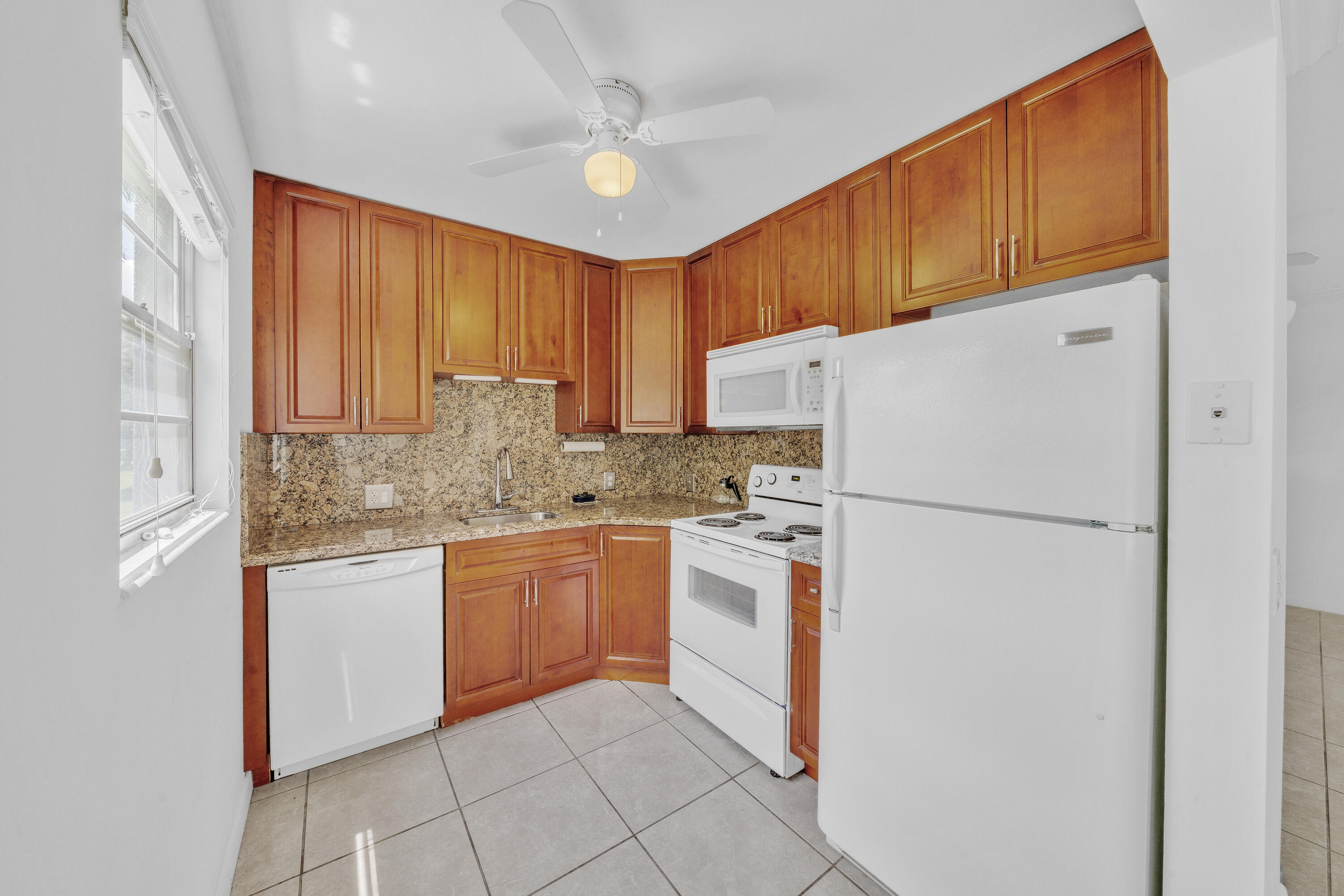 169 Suffolk F Boca Raton, FL 33434 - Photo 7 of 39 16 Kitchen (2)