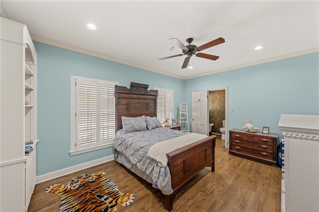 7110 Fish Pond Road Waco, TX 76710 - Photo 10 of 44 a bedroom with a bed and window