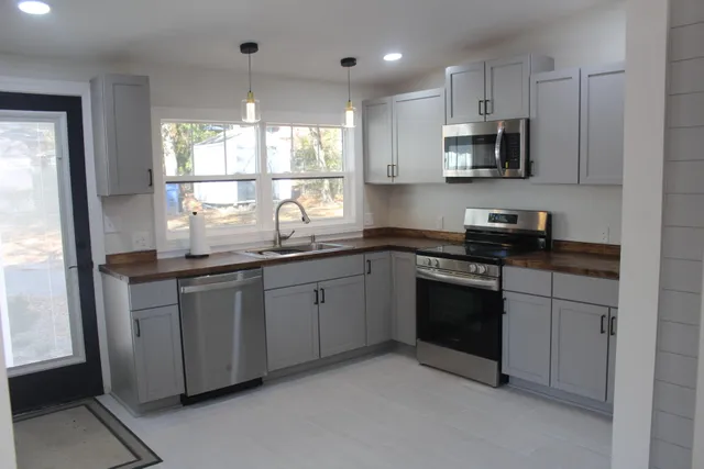 $2,500 | 955 Laurie Lane, Columbia, SC 29205