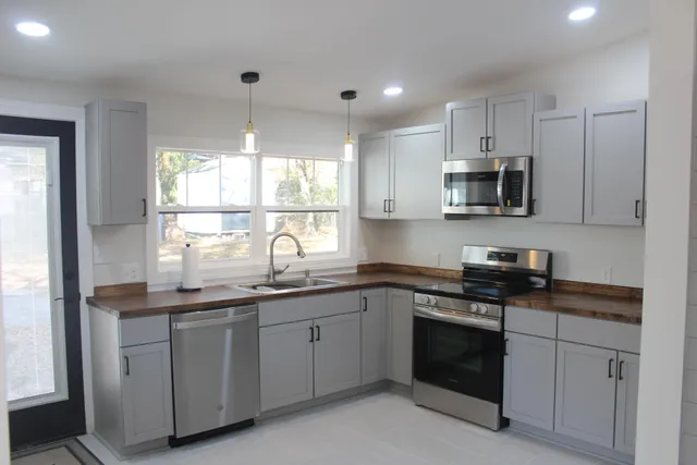 $2,500 | 955 Laurie Lane, Columbia, SC 29205