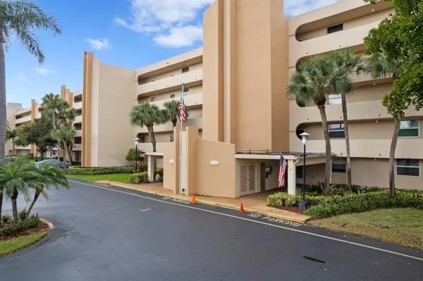 $225,000 | 6461 Northwest 2nd Avenue, Unit 415, Boca Raton, FL 33487