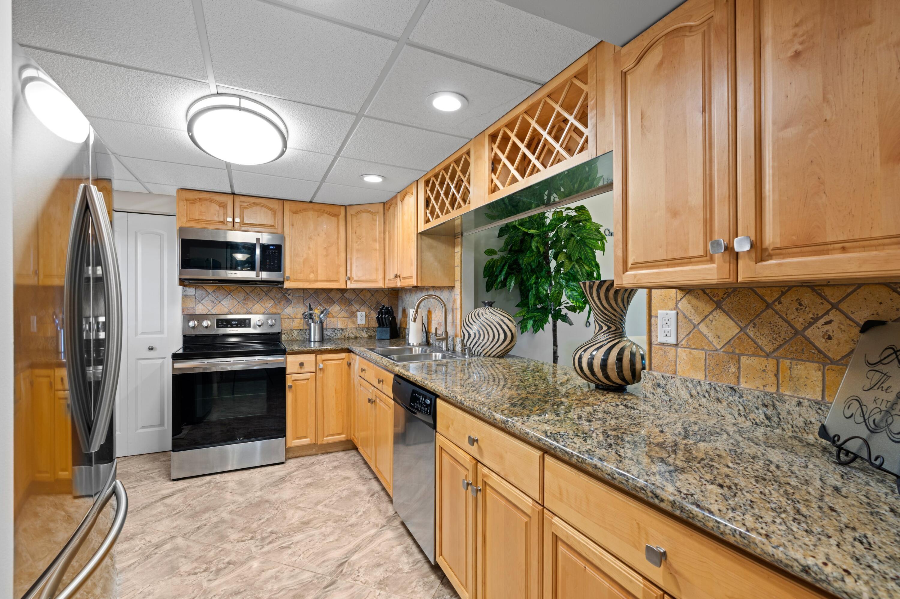 6461 Northwest 2nd Avenue, Unit 415 Boca Raton, FL 33487 - Photo 7 of 25 Kitchen