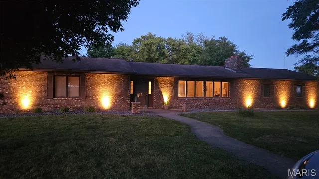 $229,000 | 645 Highway 185, Vandalia, IL 62471