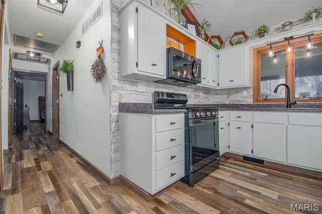 $229,000 | 645 Highway 185, Vandalia, IL 62471