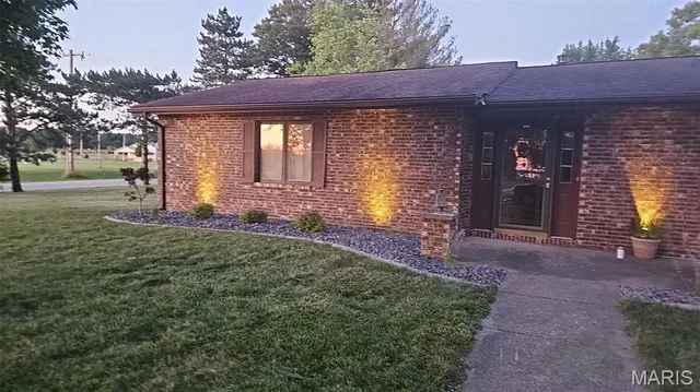 $229,000 | 645 Highway 185, Vandalia, IL 62471