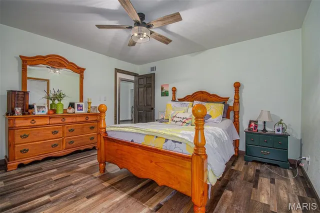 $229,000 | 645 Highway 185, Vandalia, IL 62471