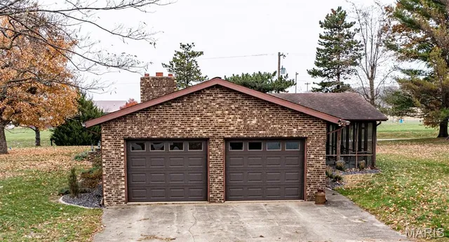 $229,000 | 645 Highway 185, Vandalia, IL 62471