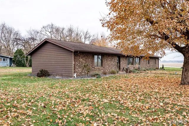 $229,000 | 645 Highway 185, Vandalia, IL 62471