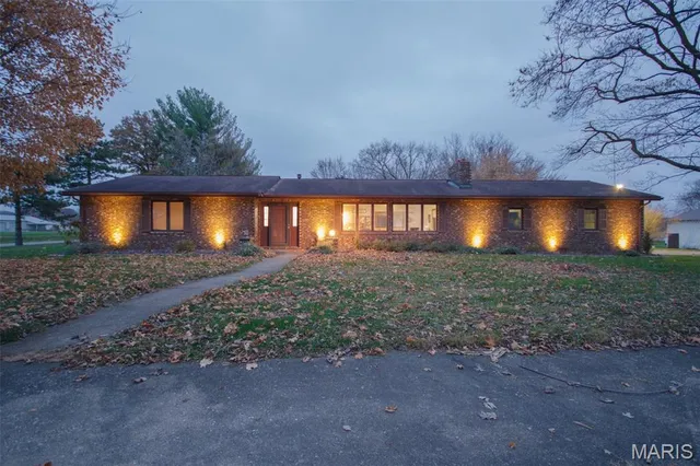 $229,000 | 645 Highway 185, Vandalia, IL 62471