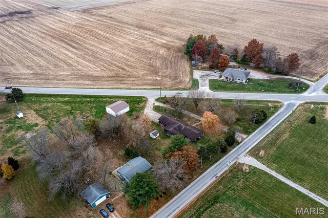 $229,000 | 645 Highway 185, Vandalia, IL 62471