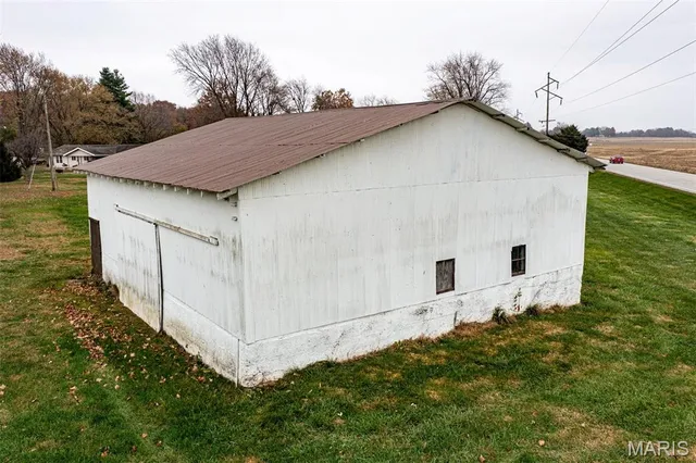 $229,000 | 645 Highway 185, Vandalia, IL 62471