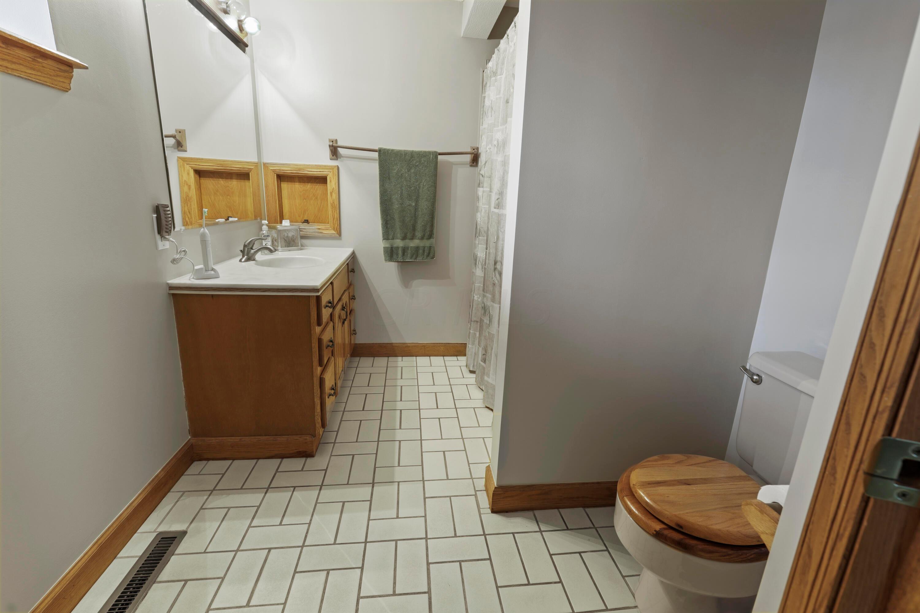 14700 Clark State Road Southwest Pataskala, OH 43062 - Photo 69 of 83 Master Bath