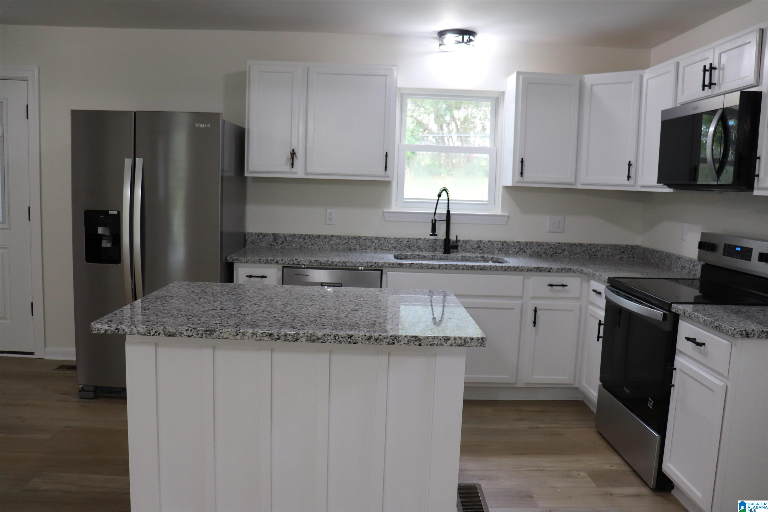 402 Adams Avenue West Oneonta, AL 35121 - Photo 6 of 24
