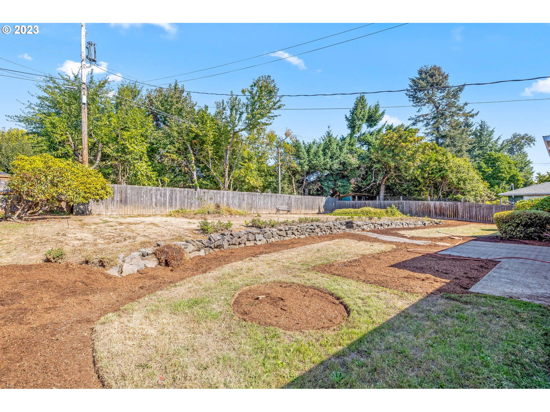2735 Country Lane Eugene, OR 97401 - Photo 7 of 31 a swimming pool with yard