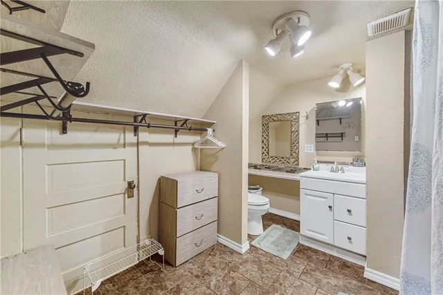 $340,000 | 3132 Summit Street, Kansas City, MO 64111