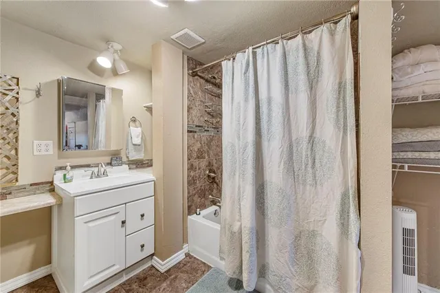 $340,000 | 3132 Summit Street, Kansas City, MO 64111