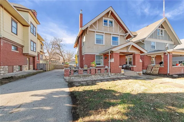 $340,000 | 3132 Summit Street, Kansas City, MO 64111