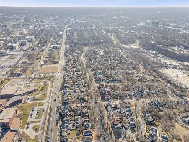$340,000 | 3132 Summit Street, Kansas City, MO 64111