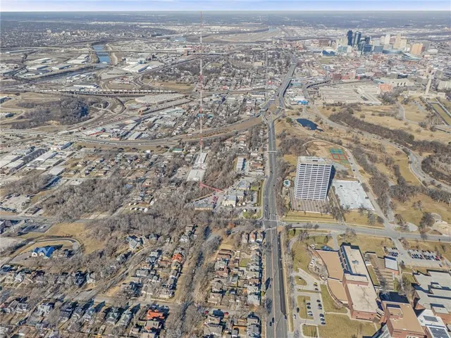 $340,000 | 3132 Summit Street, Kansas City, MO 64111