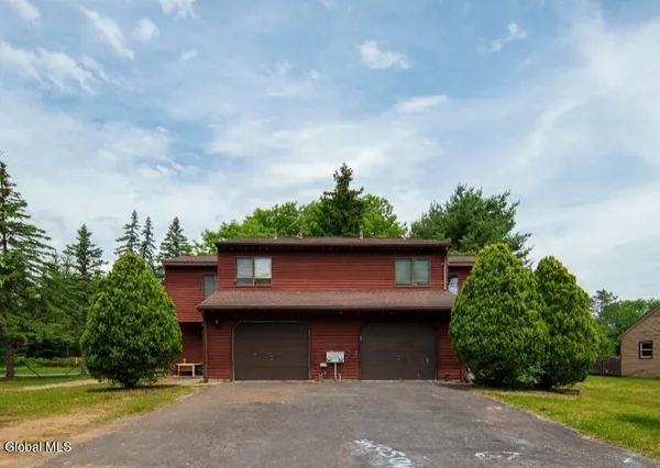 $525,000 | 101-103 Stone Ridge Court, Guilderland, NY 12009