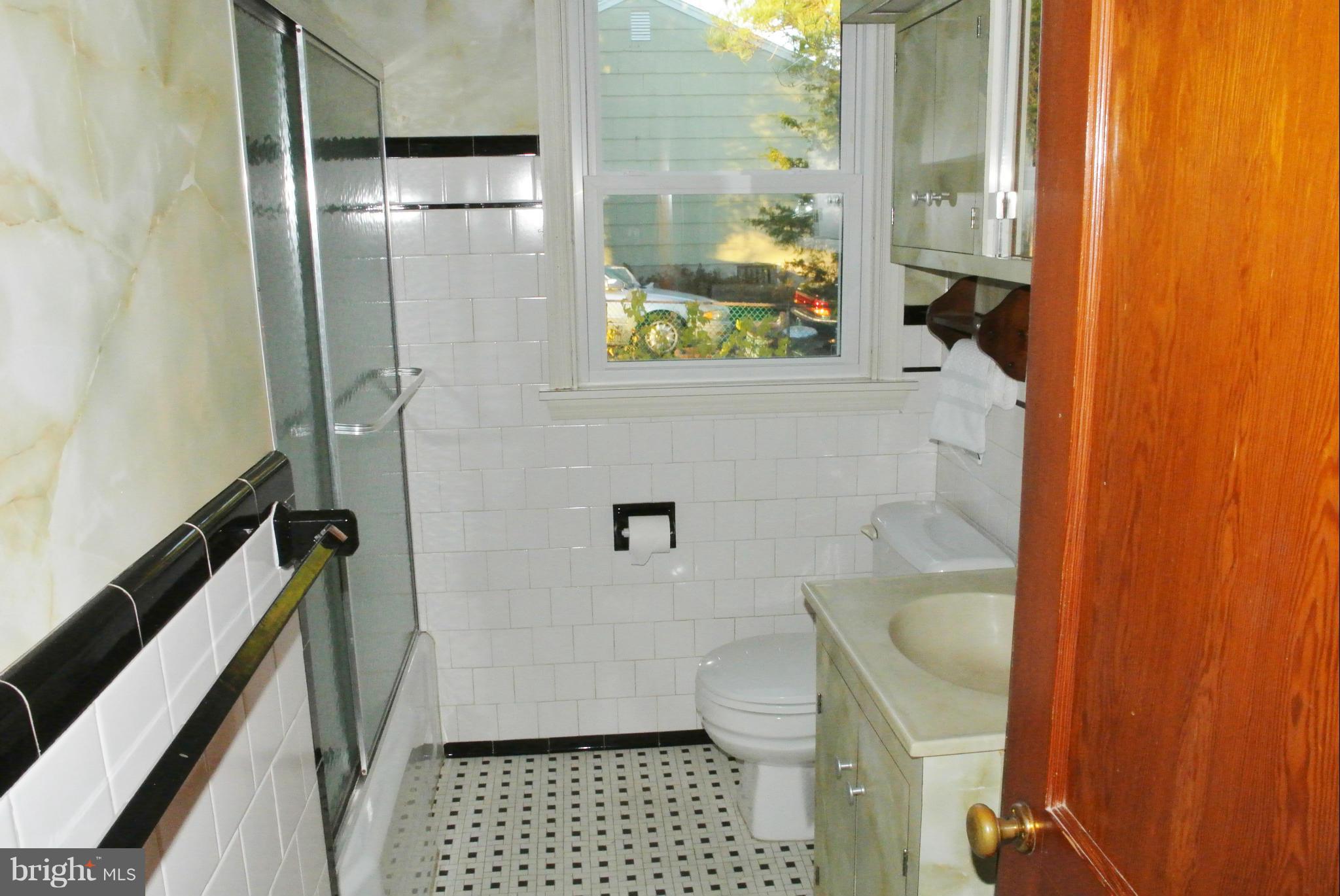 10110 Ferguson Road Parkville, MD 21234 - Photo 11 of 19 Bath