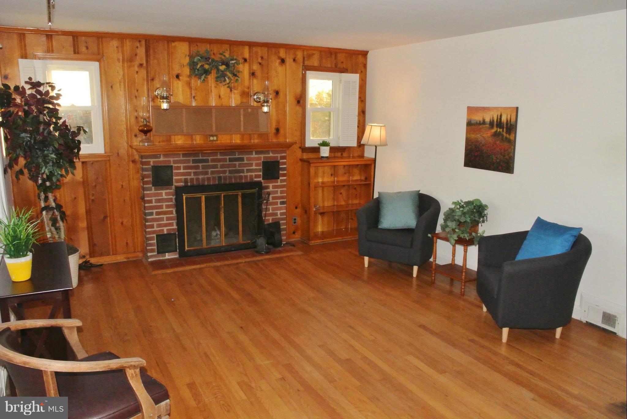 10110 Ferguson Road Parkville, MD 21234 - Photo 4 of 19 Living Room