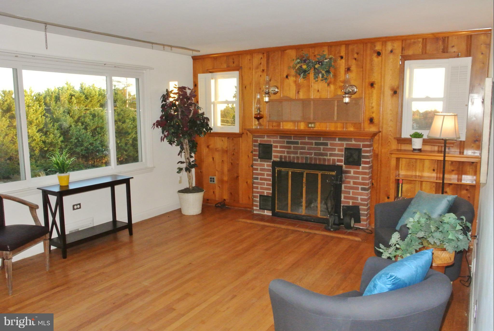 10110 Ferguson Road Parkville, MD 21234 - Photo 5 of 19 Living Room