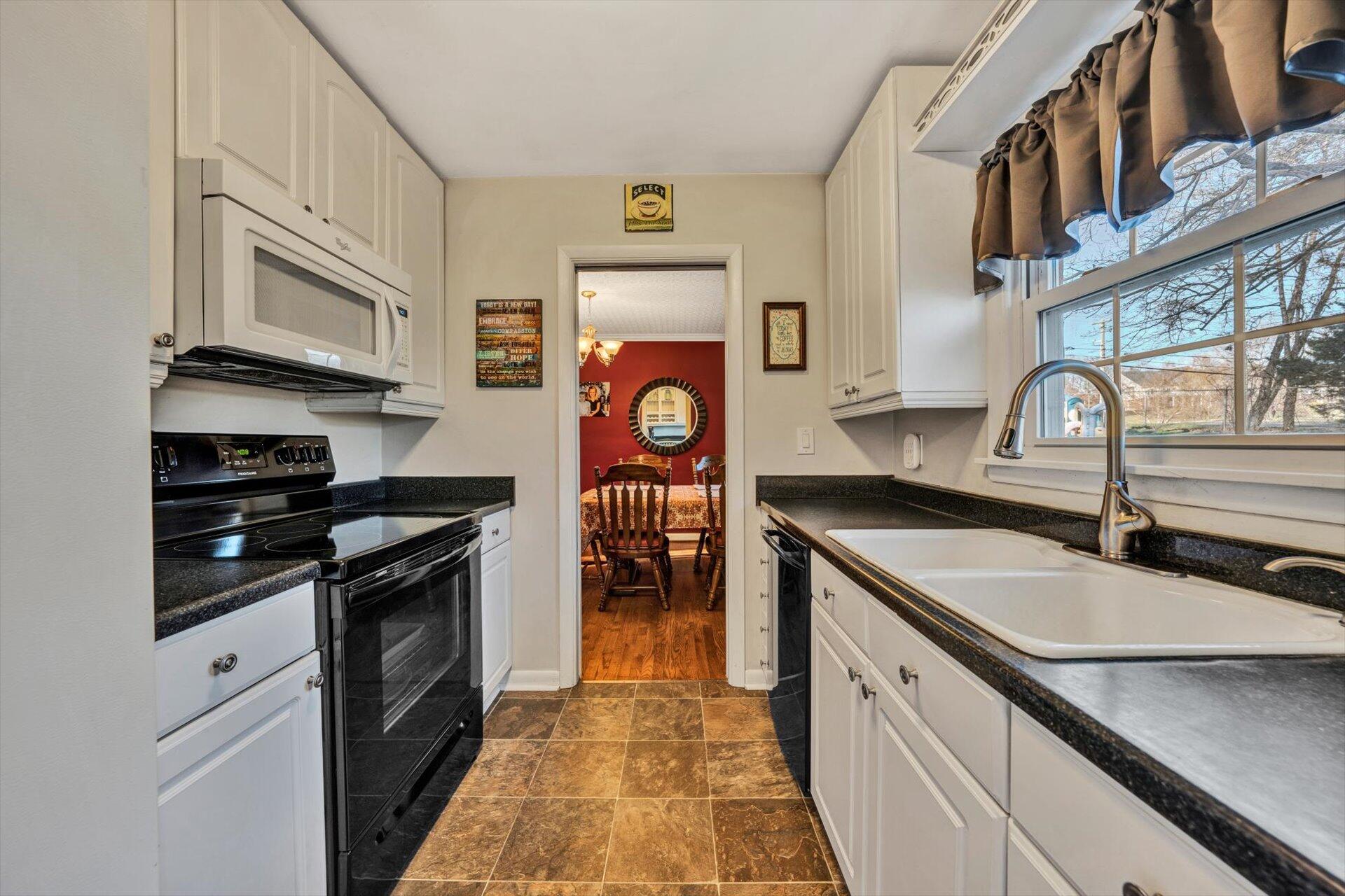 524 Azalea Road Daleville, VA 24083 - Photo 11 of 37 10-DSC00106