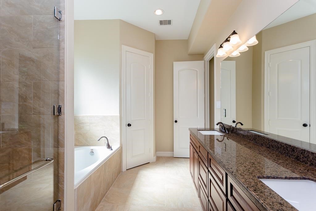 8403 Oak Knot Drive Spring, TX 77389 - Photo 21 of 31 a spacious bathroom with a bathtub and a sink
