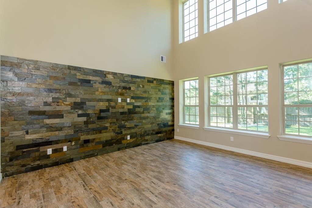 8403 Oak Knot Drive Spring, TX 77389 - Photo 8 of 31 a view of an empty room with a window