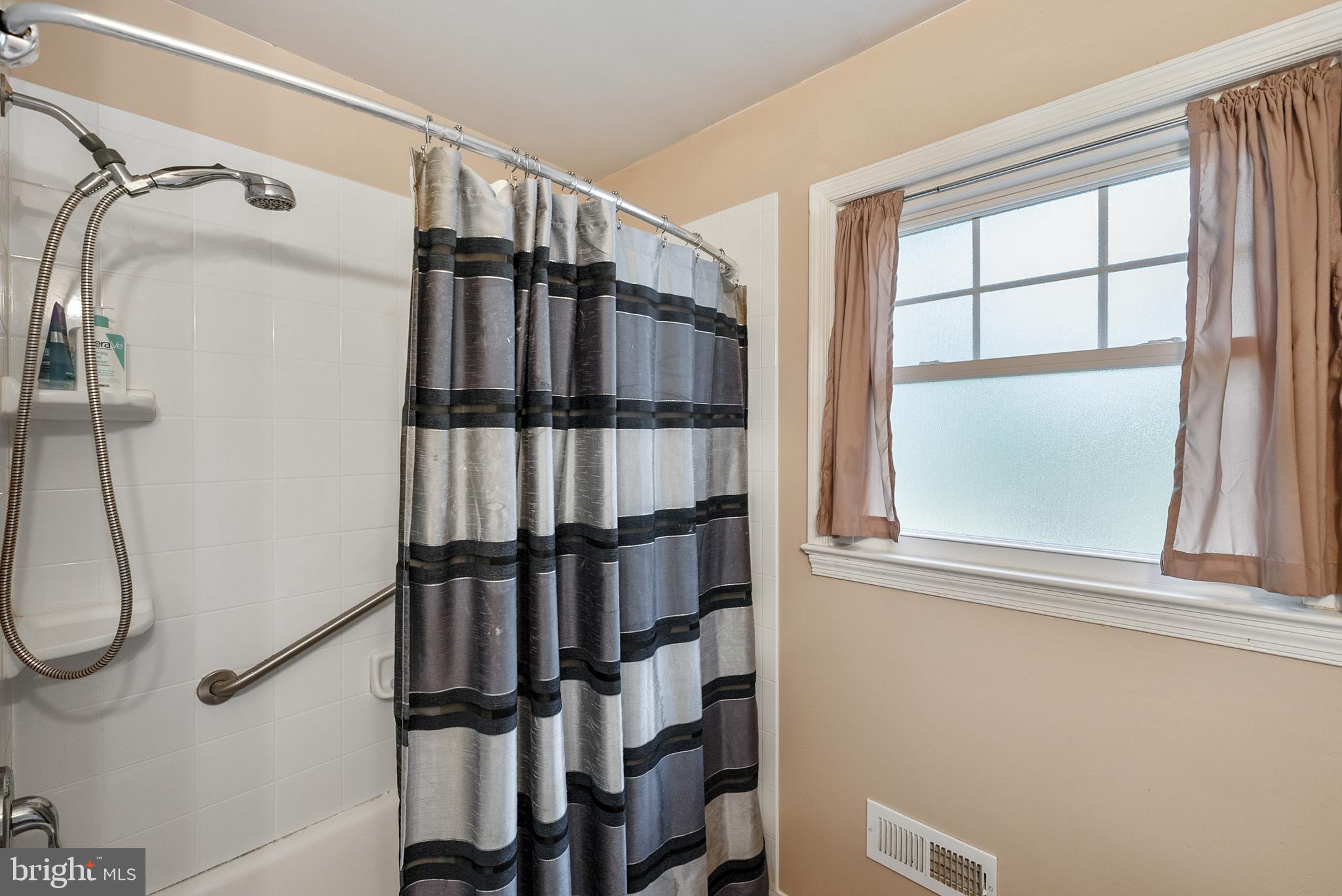 8900 Hill Place Manassas, VA 20110 - Photo 16 of 44