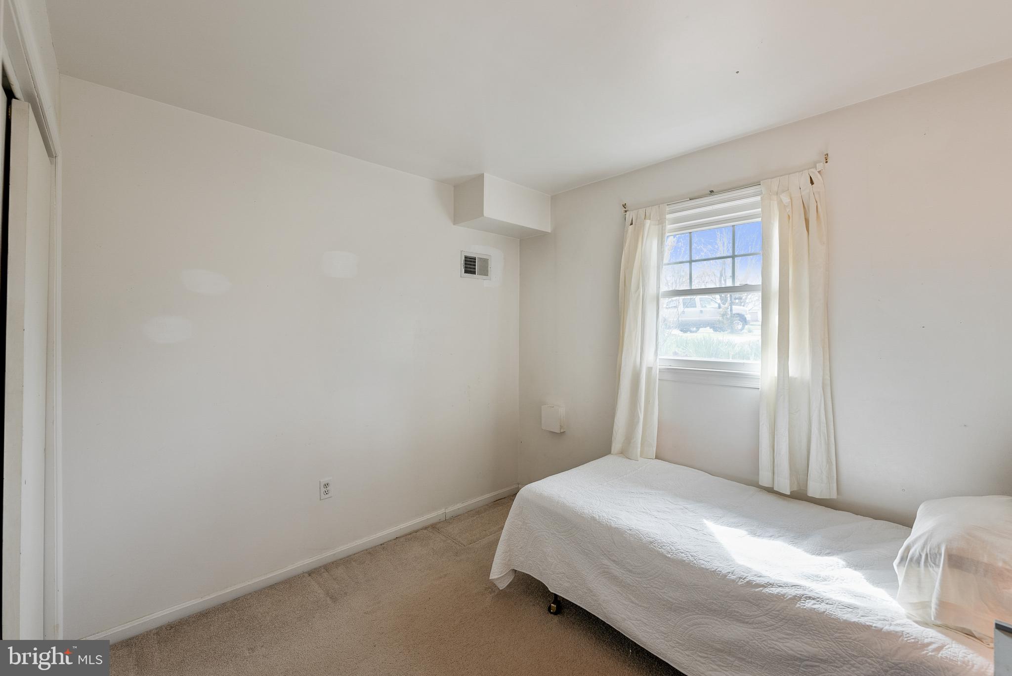 8900 Hill Place Manassas, VA 20110 - Photo 28 of 44