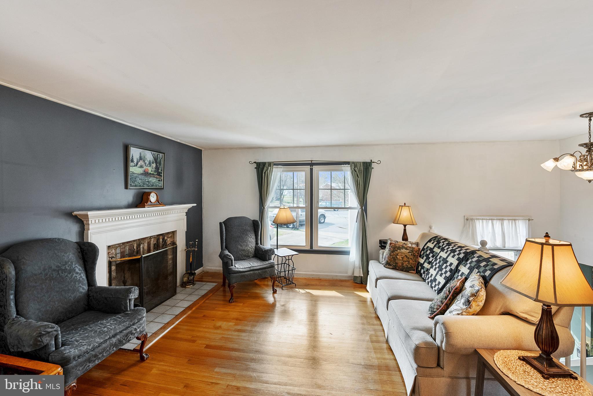 8900 Hill Place Manassas, VA 20110 - Photo 3 of 44