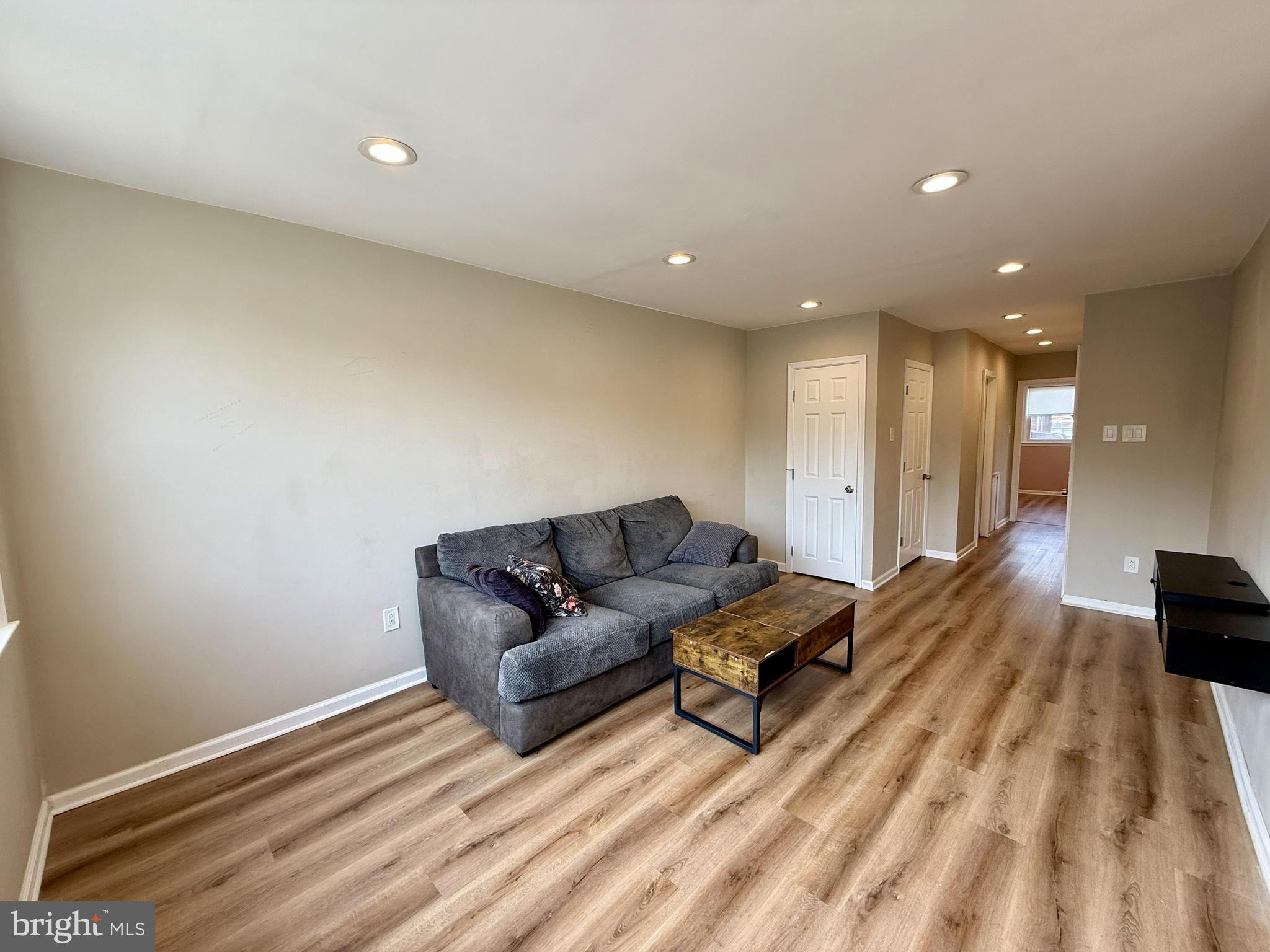10838 Lockart Road Philadelphia, PA 19116 - Photo 4 of 15