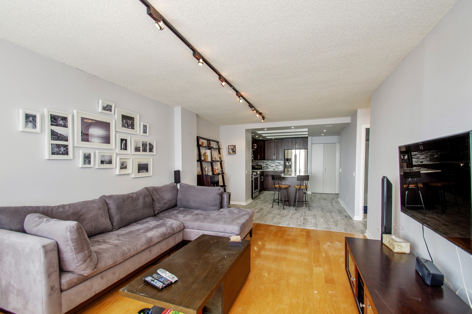 5320 North Sheridan Road, Unit 1506 Chicago, IL 60640 - Photo 7 of 10