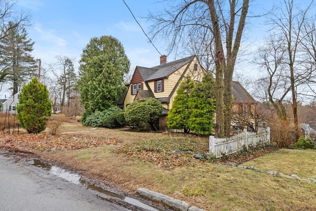 45 Longview Road Reading, MA 01867 - Photo 3 of 35