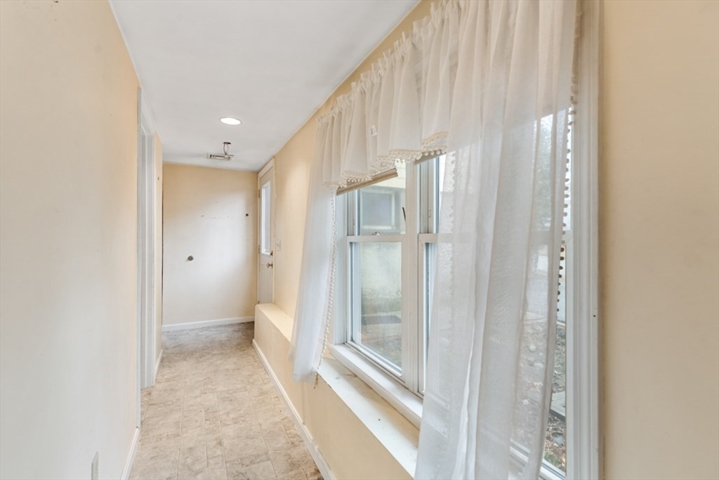45 Longview Road Reading, MA 01867 - Photo 31 of 35