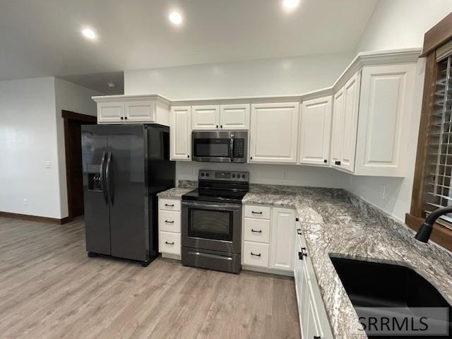 804 Cleveland Avenue Salmon, ID 83467 - Photo 5 of 28 Kitchen