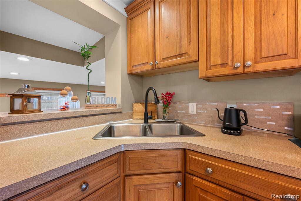 13321 Rosedale Street Southgate, MI 48195 - Photo 11 of 38