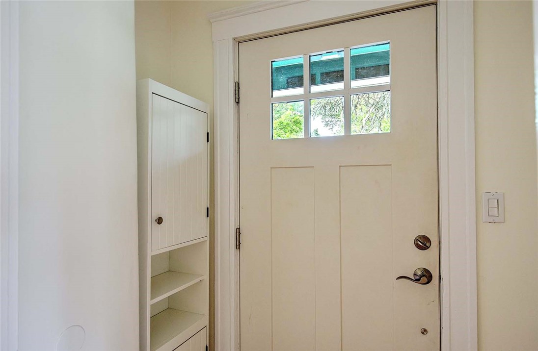 135 Rounds Avenue Providence, RI 02907 - Photo 3 of 29