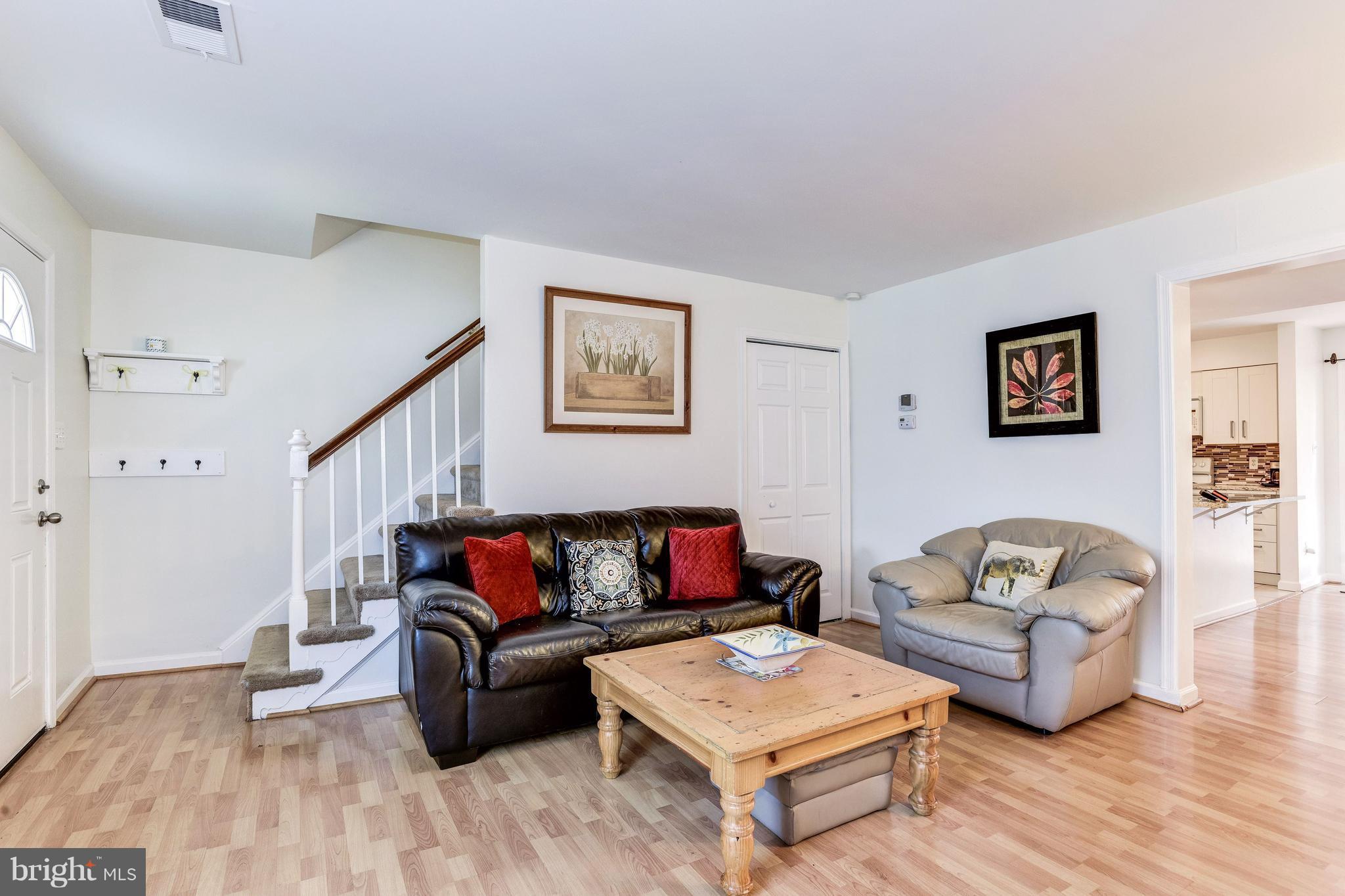 9420 Taney Road Manassas, VA 20110 - Photo 4 of 27 Living Room