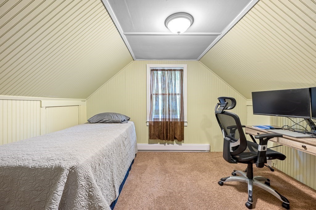 5 Colonial Drive Leicester, MA 01611 - Photo 18 of 24 a bedroom with a workspace