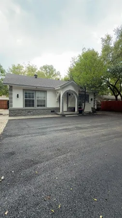 $1,600 | 306 Broadmoor Avenue, Unit A, Arlington, TX 76010