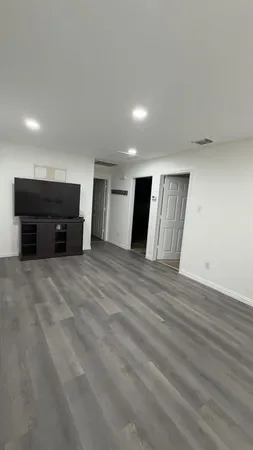 $1,600 | 306 Broadmoor Avenue, Unit A, Arlington, TX 76010