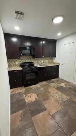 $1,600 | 306 Broadmoor Avenue, Unit A, Arlington, TX 76010