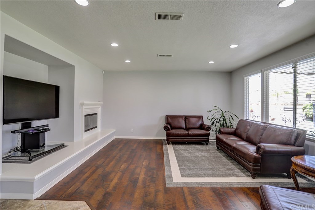 6800 Edinburgh Road Eastvale, CA 92880 - Photo 11 of 70